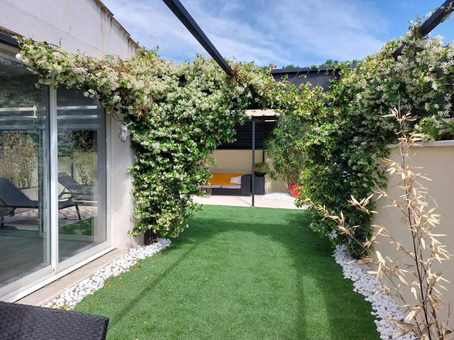 Maison Entiere Redessan Bagian luar foto