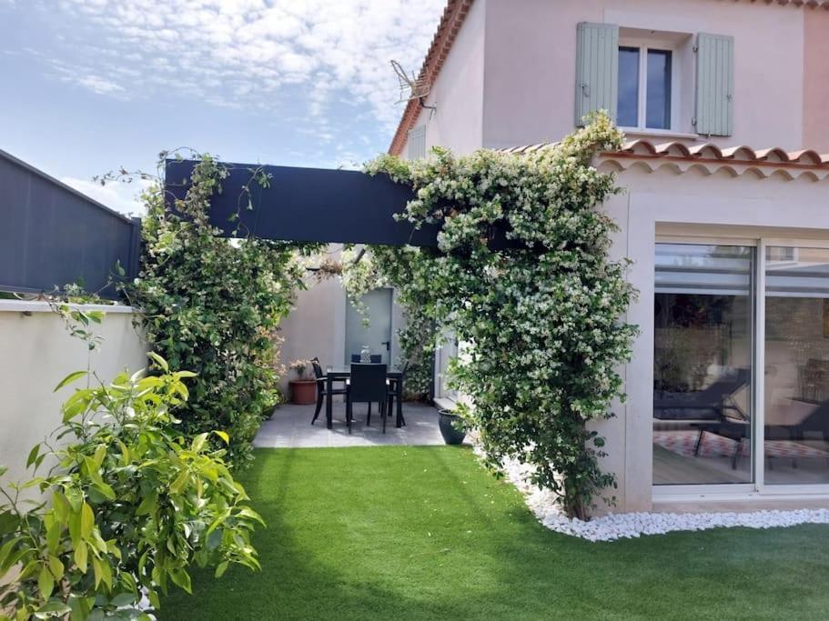 Maison Entiere Redessan Bagian luar foto