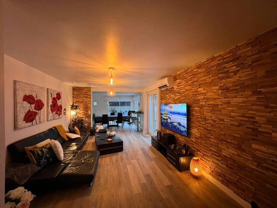 Maison Entiere Redessan Bagian luar foto