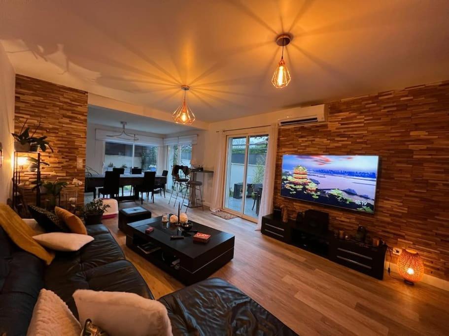 Maison Entiere Redessan Bagian luar foto