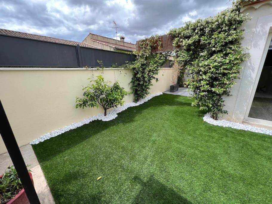Maison Entiere Redessan Bagian luar foto